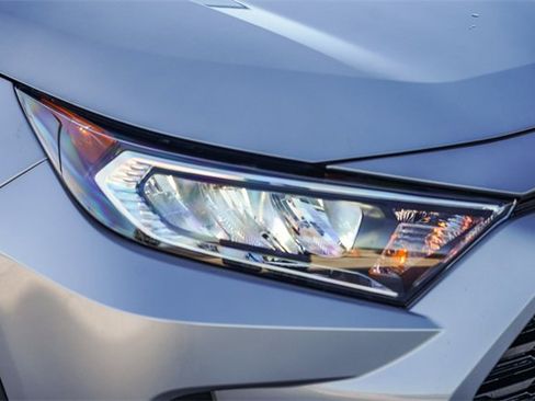 Used 2021 Toyota RAV4 XLE image 4