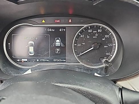 Used 2021 Nissan Versa SV image 9