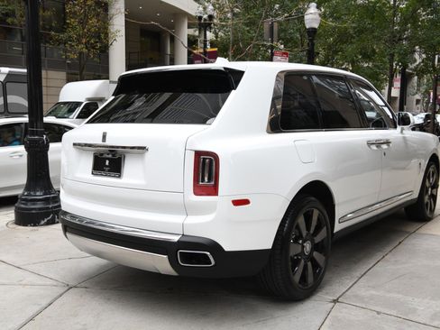 Used 2023 Rolls-Royce Cullinan w/ Cullinan Package image 6