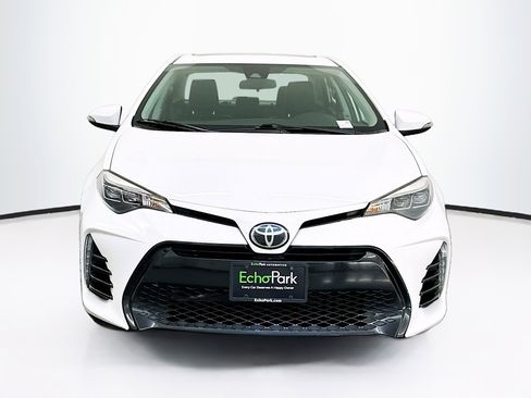 Used 2018 Toyota Corolla SE FWD image 2
