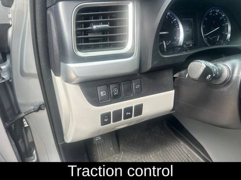 Used 2017 Toyota Highlander Limited FWD image 16