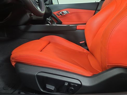 Used 2024 BMW Z4 M40i w/ Premium Package image 31