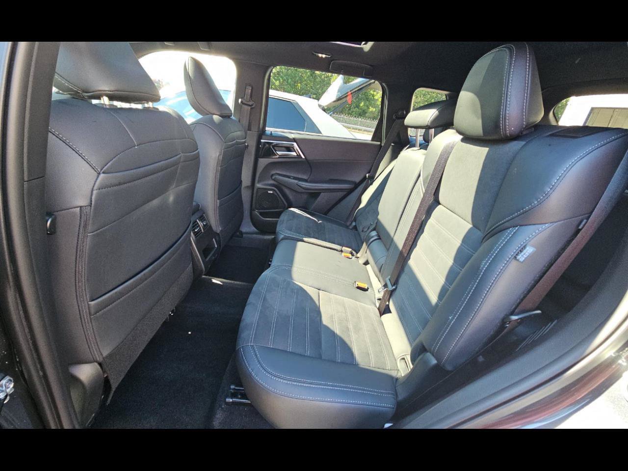 Used 2026 Mitsubishi Outlander LE AWD/4WD image 4