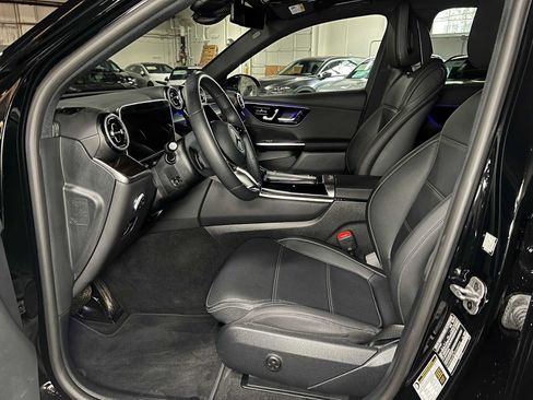 Used 2025 Mercedes-Benz GLC 300 4MATIC image 23