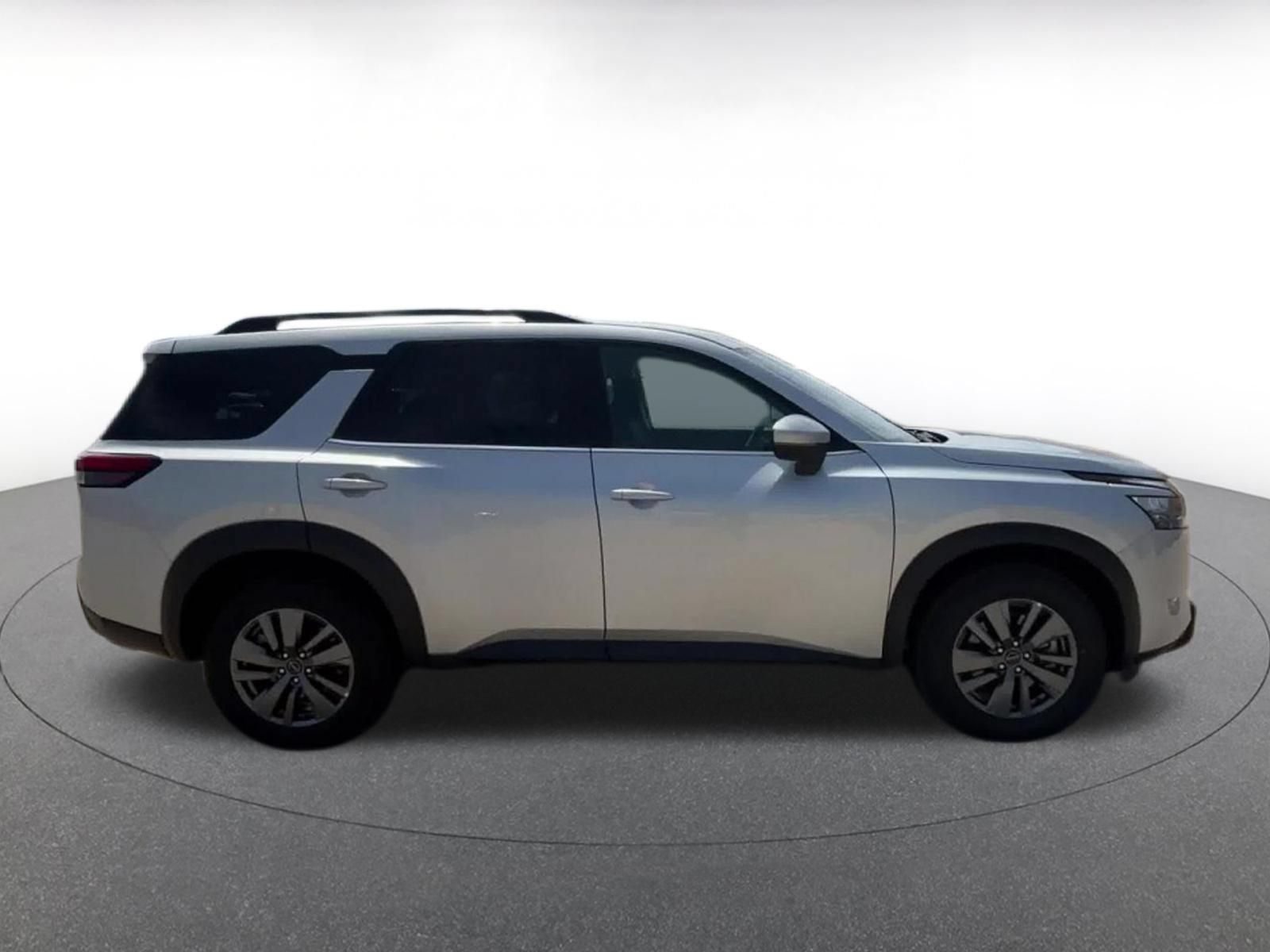 Used 2025 Nissan Pathfinder SV AWD/4WD image 15