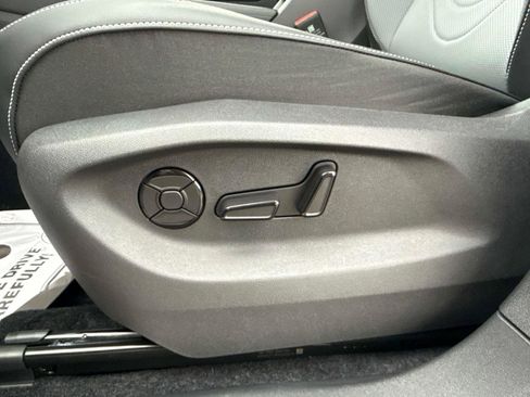 New 2026 Volkswagen Tiguan SE R-Line image 21