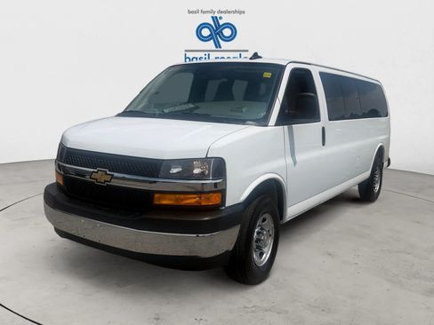 Used 2025 Chevrolet Express 3500 LT w/ LT Preferred Equipment Group RWD image 2