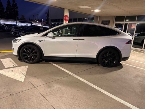Used 2018 Tesla Model X 100D image 2