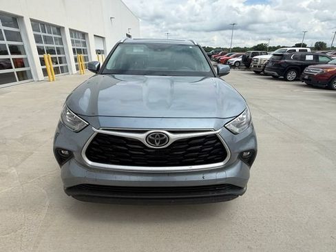 Used 2020 Toyota Highlander XLE AWD/4WD image 8