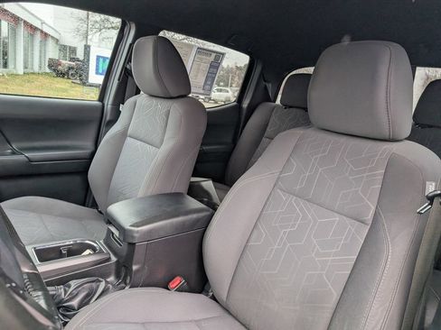 Used 2016 Toyota Tacoma TRD Off-Road w/ Towing Package image 14