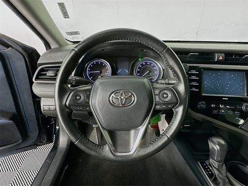 Used 2020 Toyota Camry SE w/ Carpet Mat Package image 11
