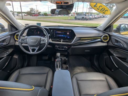 Used 2024 Chevrolet Trax ACTIV w/ Driver Confidence Package FWD image 12