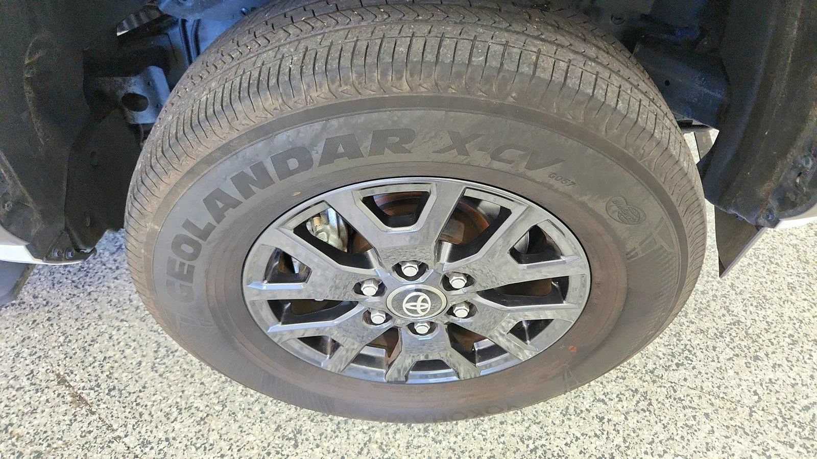 Used 2025 Toyota 4Runner SR5 AWD/4WD image 30
