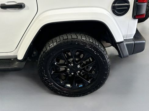 Used 2022 Jeep Wrangler Unlimited Sahara w/ Cold Weather Group AWD/4WD image 31