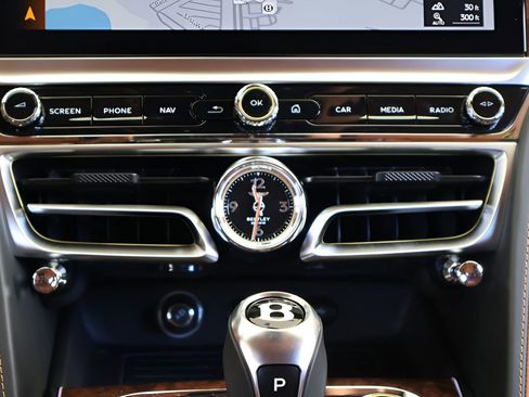 New 2026 Bentley Flying Spur Plug-In Hybrid AWD/4WD image 18