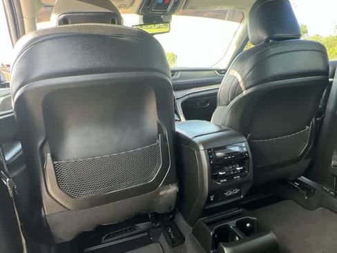 Used 2023 Jeep Grand Cherokee L Limited w/ Luxury Tech Group II image 13