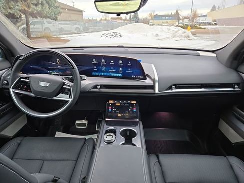 New 2026 Cadillac Vistiq Sport image 3