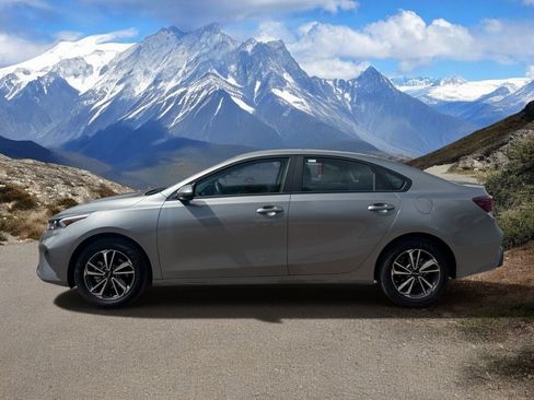 Used 2024 Kia Forte LXS FWD image 2