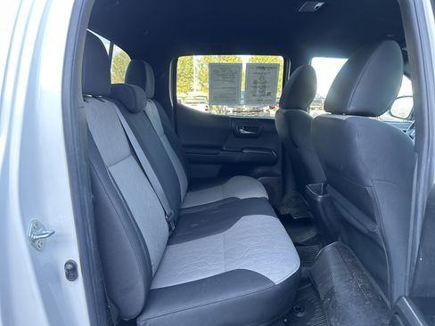 Used 2022 Toyota Tacoma TRD Off-Road AWD/4WD image 26