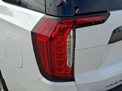 Used 2023 GMC Yukon Denali Ultimate image 12