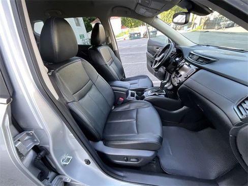Used 2019 Nissan Rogue SL image 36