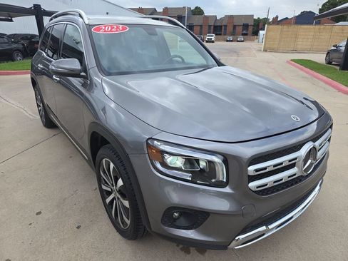 Used 2023 Mercedes-Benz GLB 250 4MATIC w/ Premium Package image 9