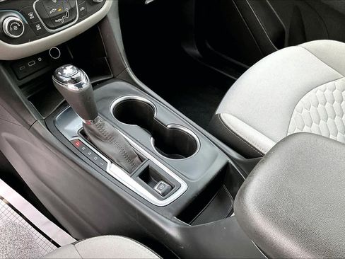 Used 2020 Chevrolet Equinox LS w/ LS Convenience Package image 16