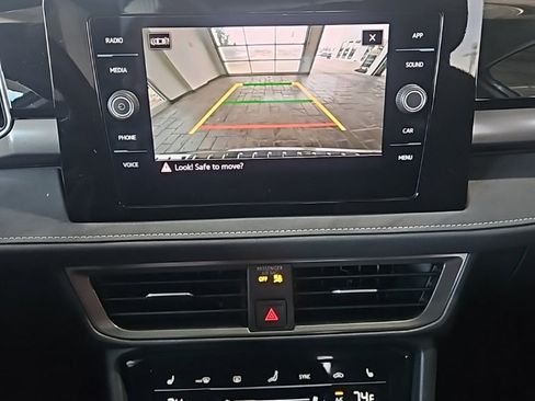 Used 2025 Volkswagen Taos SE image 31