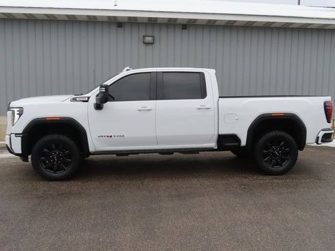 Used 2024 GMC Sierra 2500 AT4 w/ AT4 Preferred Package image 7