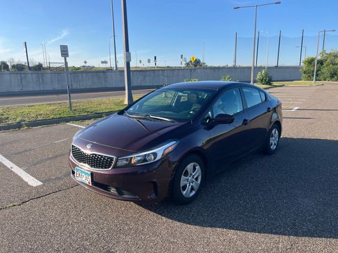 Used 2017 Kia Forte LX FWD image 2