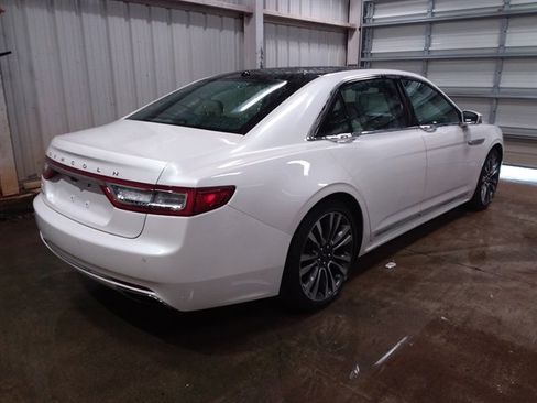Used 2017 Lincoln Continental Select w/ Climate Package image 2