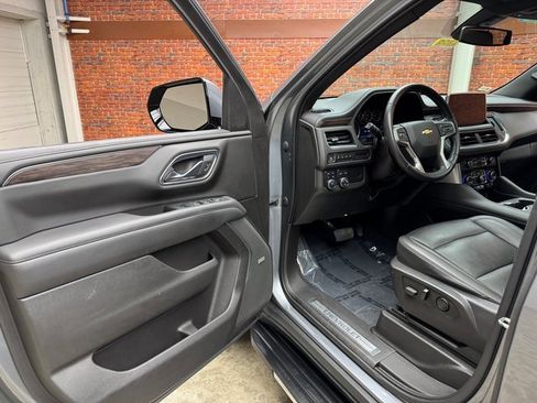 Used 2021 Chevrolet Suburban LT image 9