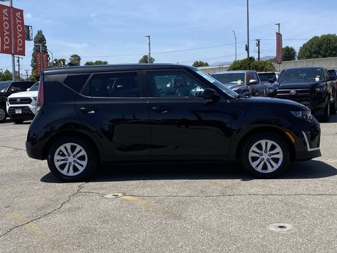 Used 2025 Kia Soul LX FWD image 43
