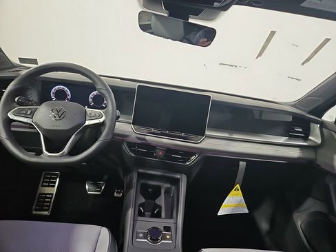 New 2026 Volkswagen Tiguan SE R-Line image 12