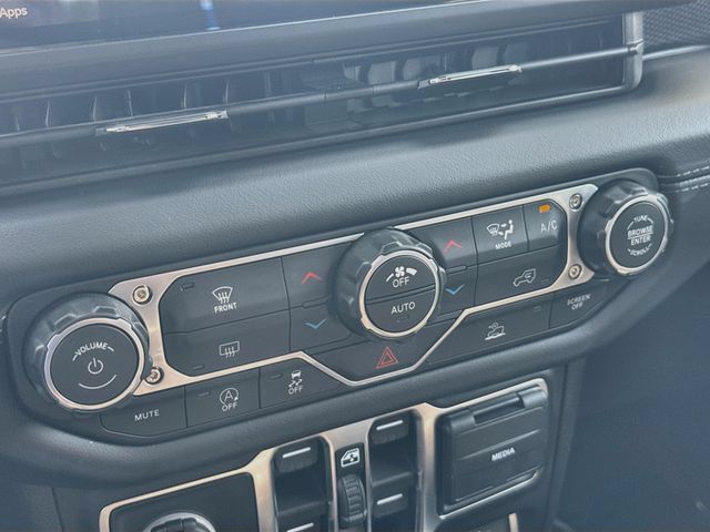 Used 2026 Jeep Gladiator Mojave AWD/4WD image 19