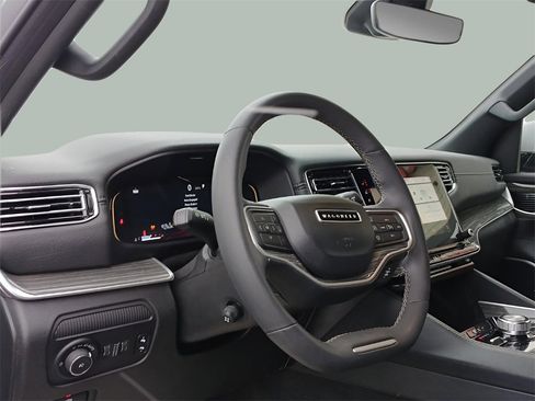 Used 2022 Jeep Wagoneer Series II w/ Premium Group I image 12