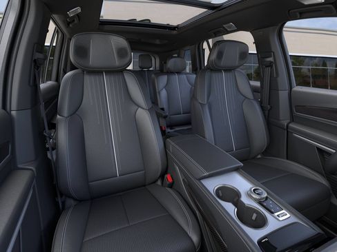 New 2027 Cadillac Vistiq Sport w/ LPO, Floor Liner Package AWD/4WD image 16