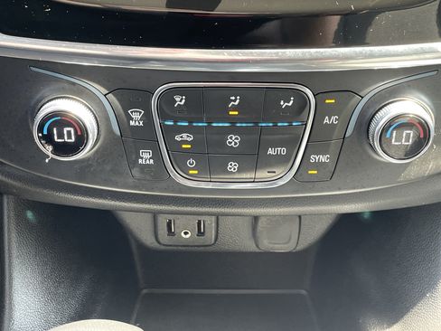 Used 2021 Chevrolet Traverse LS AWD/4WD image 33
