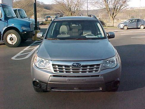 Used 2011 Subaru Forester 2.5X Premium w/ All-Weather Pkg image 3