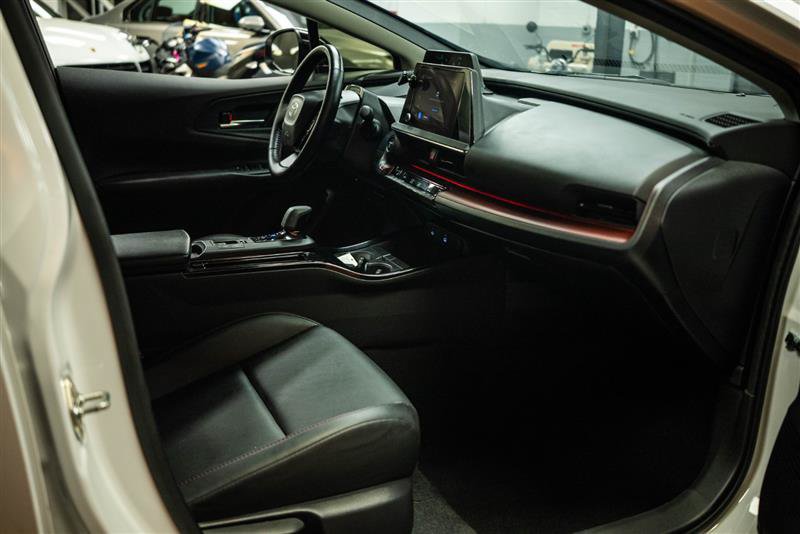 Used 2024 Toyota Prius Prime FWD image 12