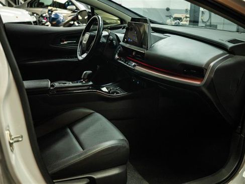 Used 2024 Toyota Prius Prime FWD image 12