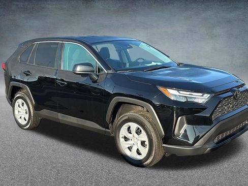 Used 2025 Toyota RAV4 LE AWD/4WD image 2
