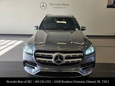 Used 2022 Mercedes-Benz GLS 450 4MATIC image 2