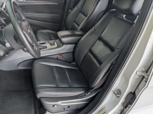 Used 2019 Jeep Grand Cherokee Limited AWD/4WD image 16