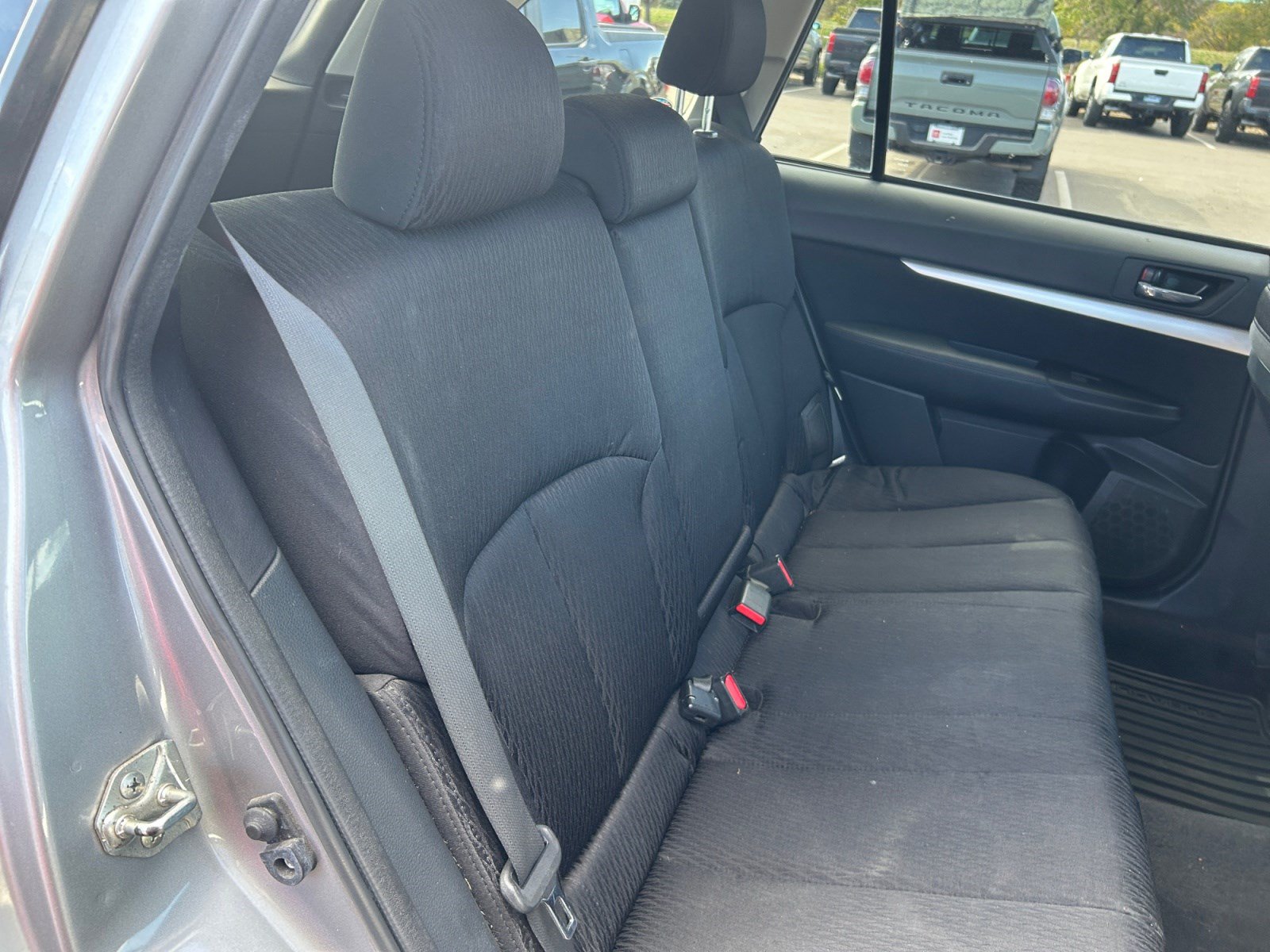 Used 2011 Subaru Outback 2.5i Premium w/ All-Weather Pkg AWD/4WD image 18