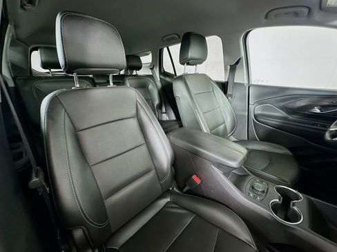 Used 2024 GMC Terrain SLT image 25