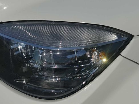 Used 2011 Mercedes-Benz C 300 Sport image 12