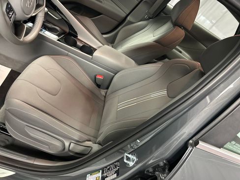 Used 2025 Hyundai Elantra SEL image 10