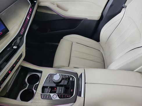 Certified 2024 BMW X7 xDrive40i w/ Executive Package AWD/4WD image 23