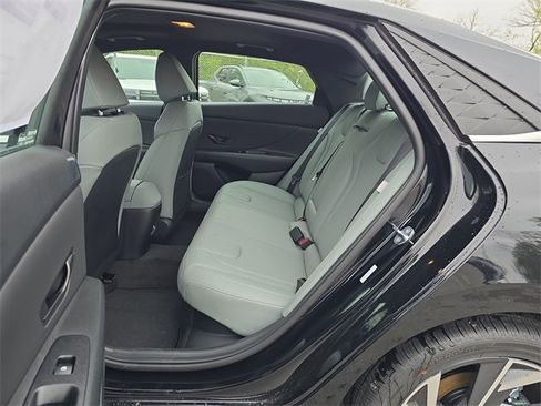 New 2025 Hyundai Elantra Limited image 23